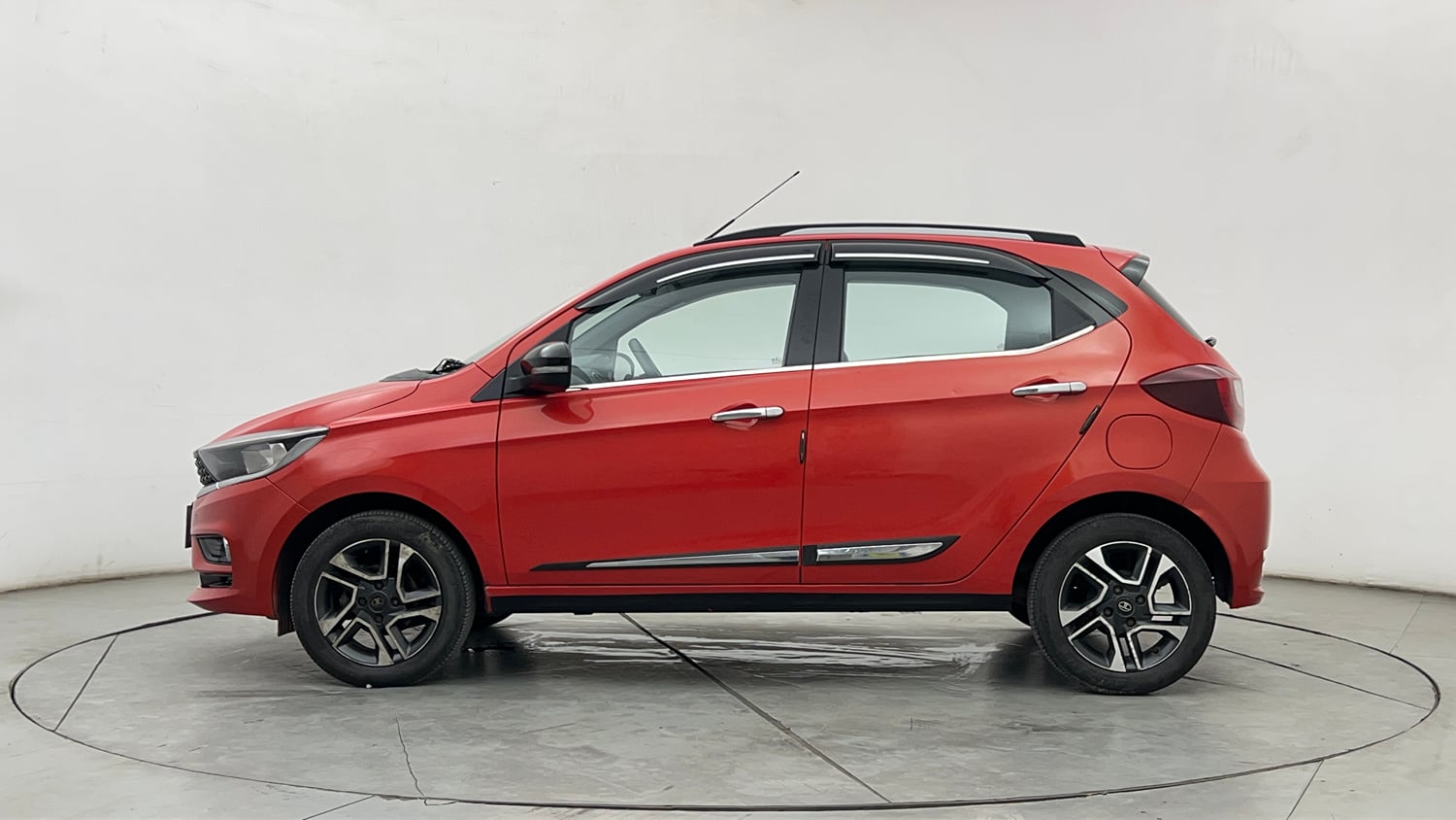 Used 2021 Tata Tiago XZ Plus Petrol Manual exterior LEFT SIDE VIEW