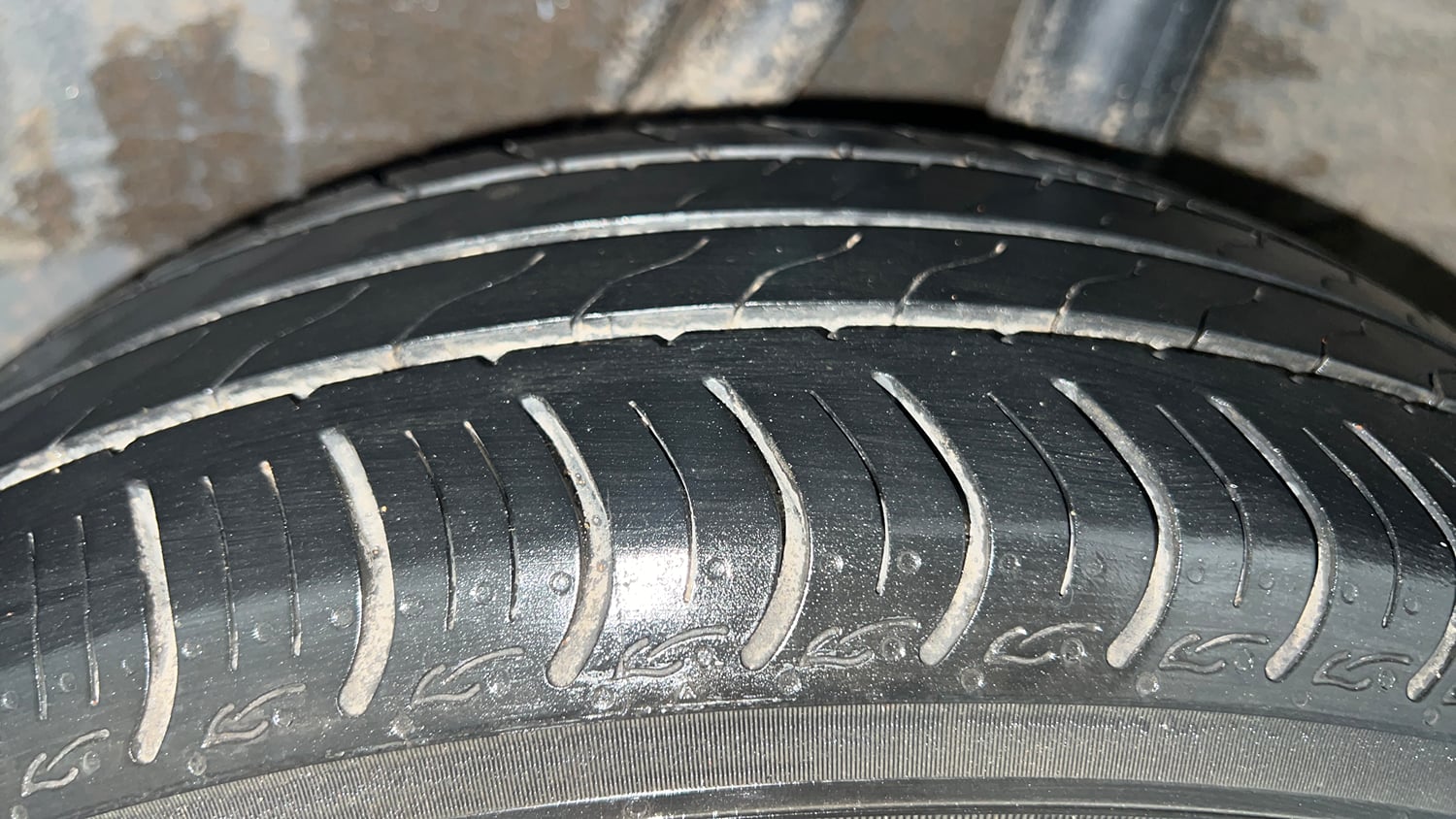 Used 2024 honda Amaze 2nd Generation VX 1.2 Petrol MT Petrol Manual tyres LEFT REAR TYRE TREAD VIEW