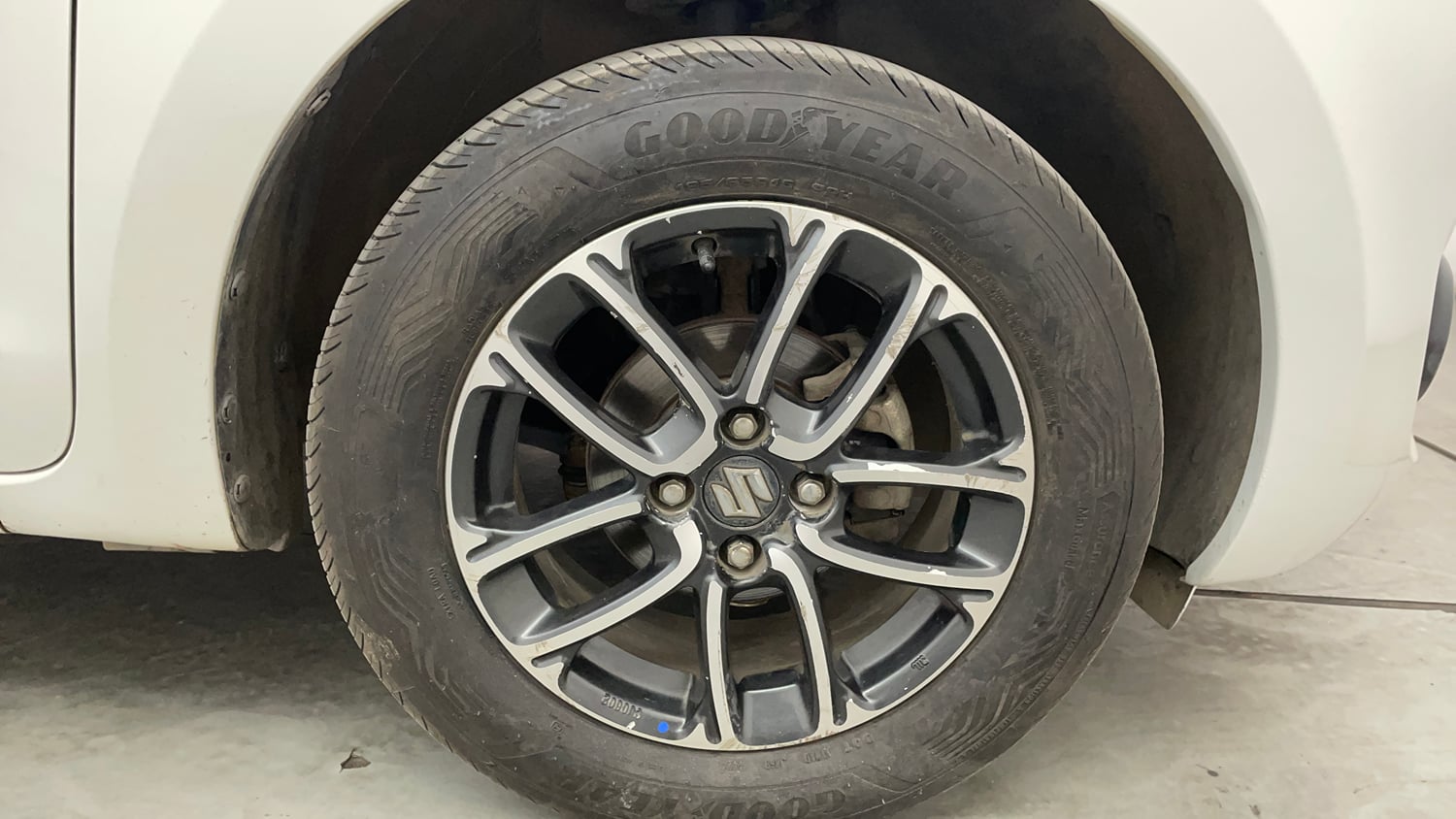Used 2020 Maruti Suzuki Swift ZXi Plus AMT Petrol Automatic tyres RIGHT FRONT TYRE RIM VIEW