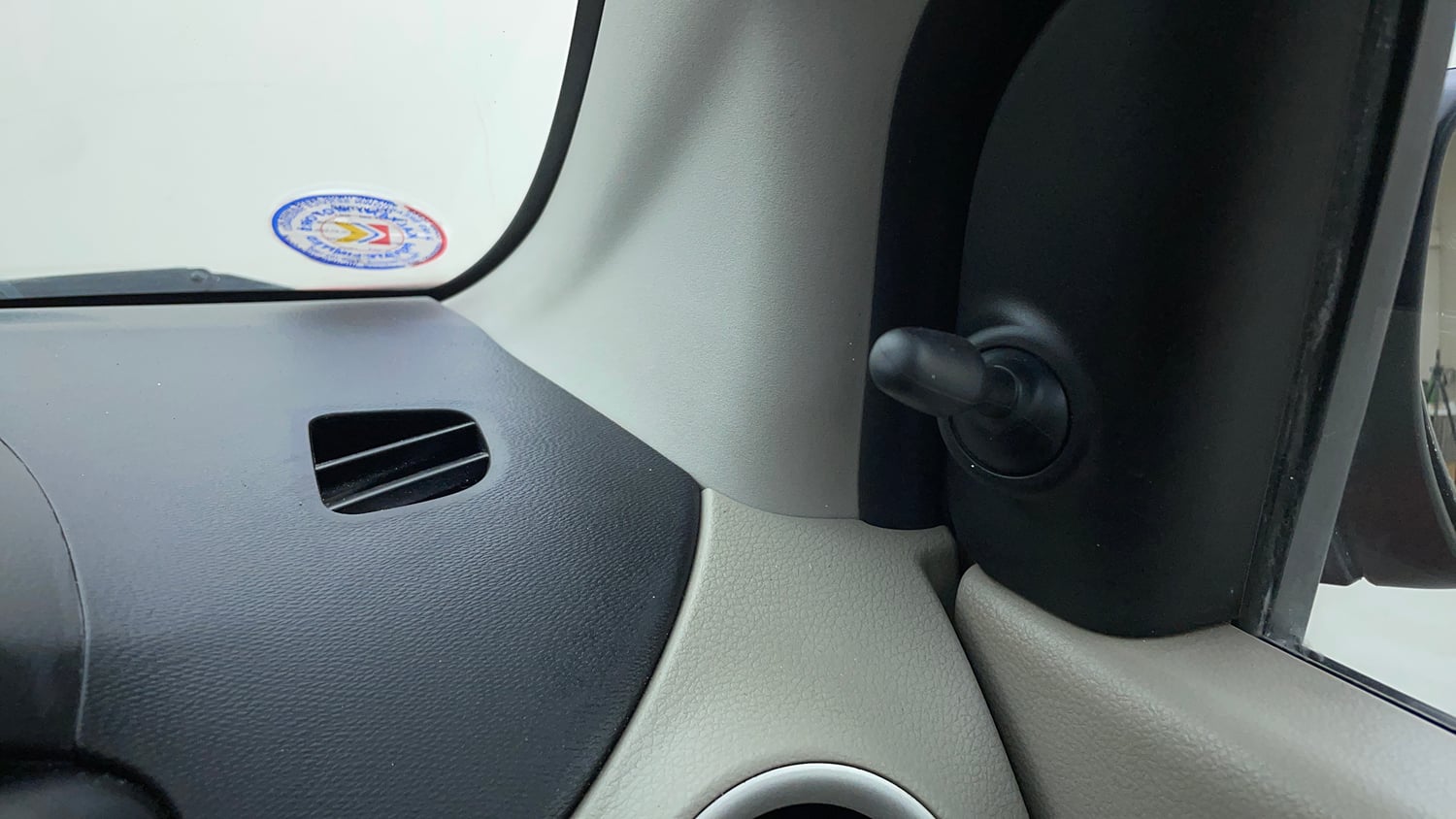 Used 2015 Maruti Suzuki Celerio VXi AMT Petrol Automatic top_features Adjustable ORVM