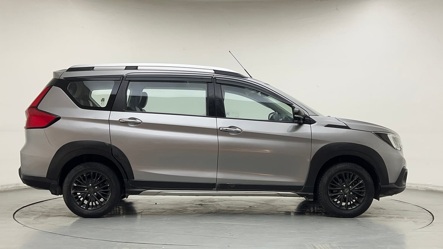Used 2019 Maruti Suzuki XL6 Alpha AT Petrol Petrol Automatic exterior RIGHT SIDE VIEW