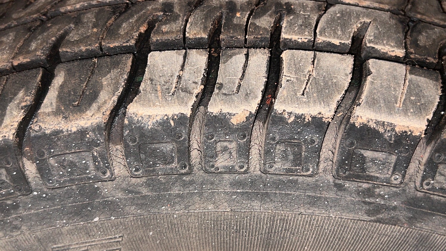 Used 2016 Maruti Suzuki Alto 800 Lxi Petrol Manual tyres LEFT FRONT TYRE TREAD VIEW