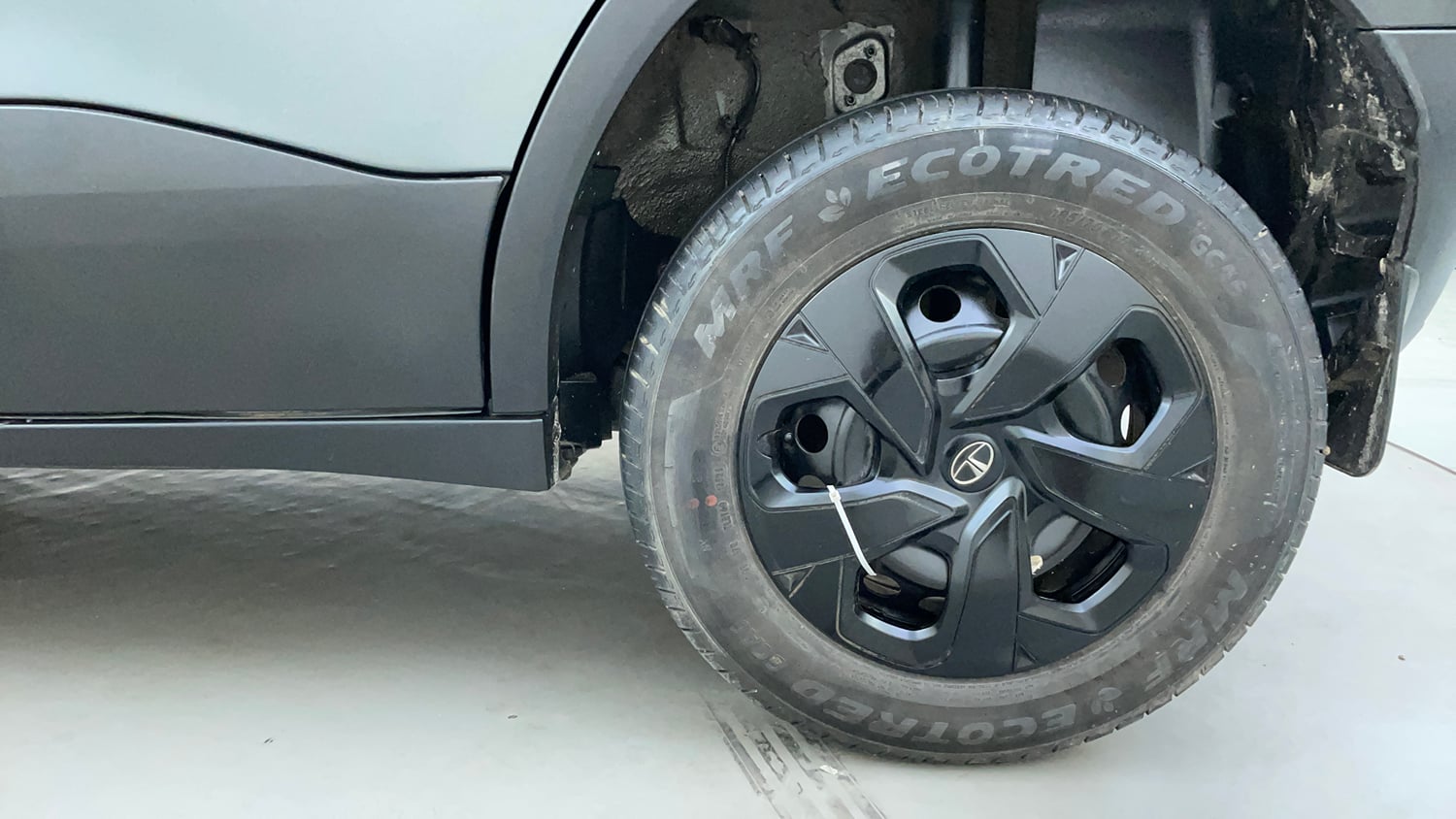 Used 2025 Tata Punch Pure MT Petrol Manual tyres LEFT REAR TYRE RIM VIEW