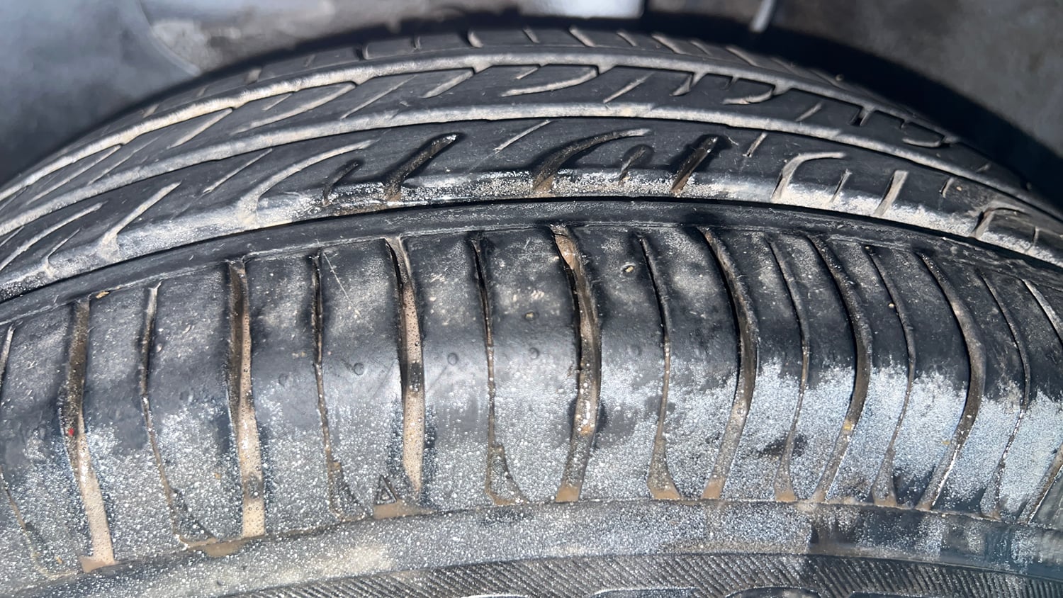 Used 2015 Hyundai Elite i20 Sportz 1.2 Petrol Manual tyres LEFT FRONT TYRE TREAD VIEW