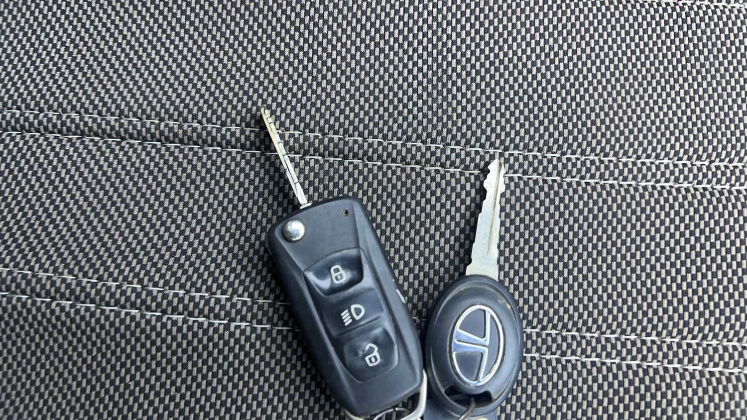 Used 2018 Tata Tiago Revotron XZA Petrol Automatic extra CAR KEY VIEW