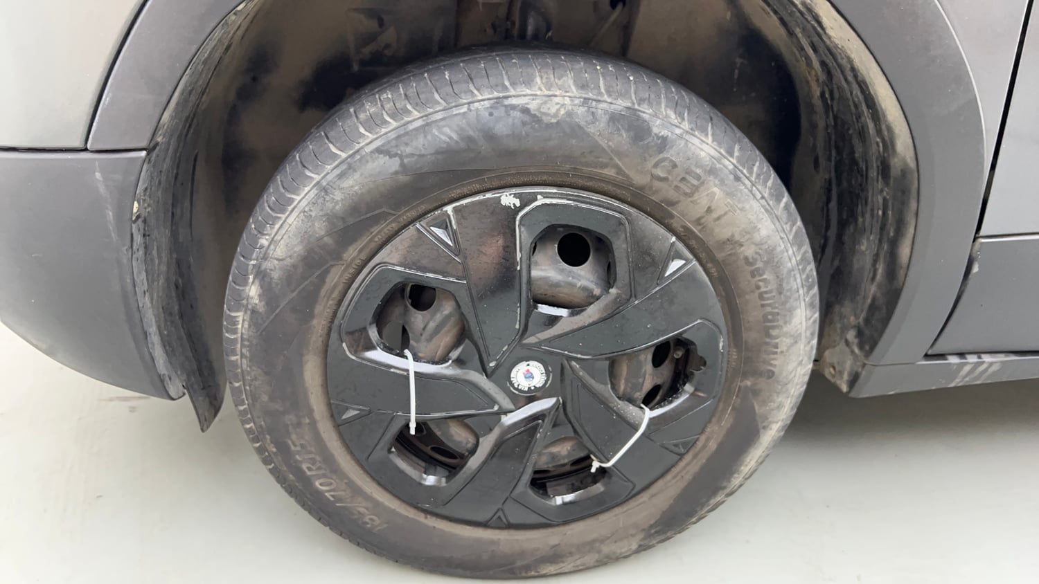 Used 2022 Tata Punch Pure MT Petrol Manual tyres LEFT FRONT TYRE RIM VIEW