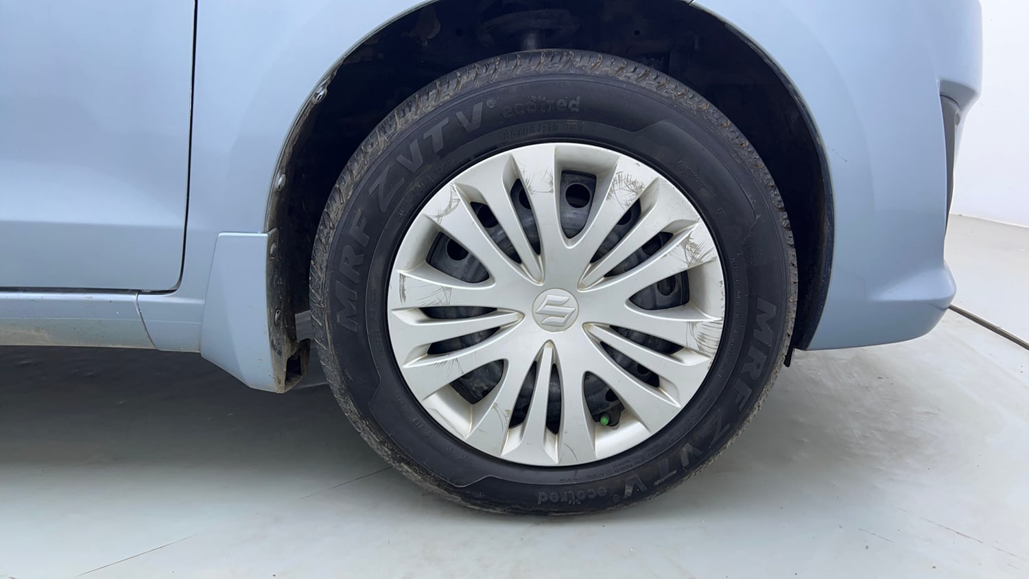 Used 2013 Maruti Suzuki Ertiga Vxi Petrol Manual tyres RIGHT FRONT TYRE RIM VIEW