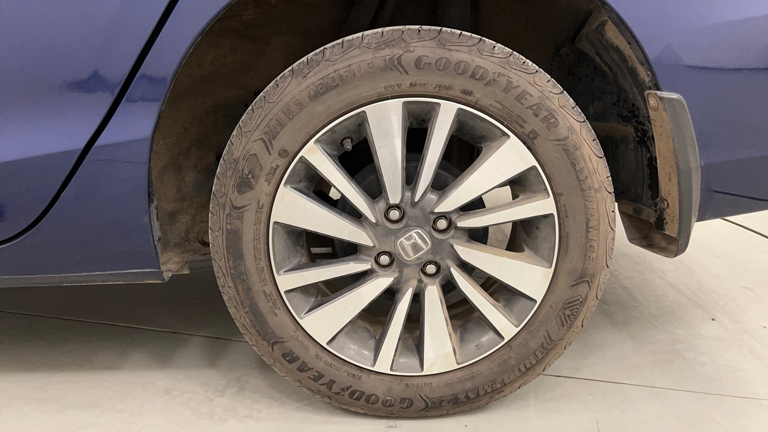 Used 2024 Honda City V Petrol CVT Petrol Automatic tyres LEFT REAR TYRE RIM VIEW