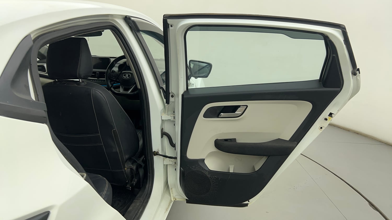 Used 2022 Tata Altroz XZ Plus Petrol+CNG (Outside Fitted) Cng Manual interior RIGHT REAR DOOR OPEN VIEW