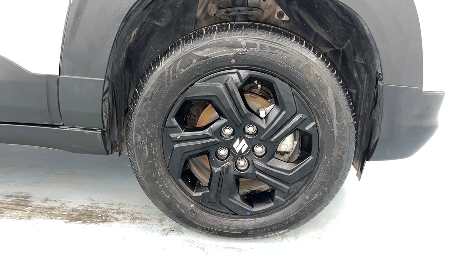 Used 2023 Maruti Suzuki Brezza ZXi Petrol Manual tyres RIGHT FRONT TYRE RIM VIEW