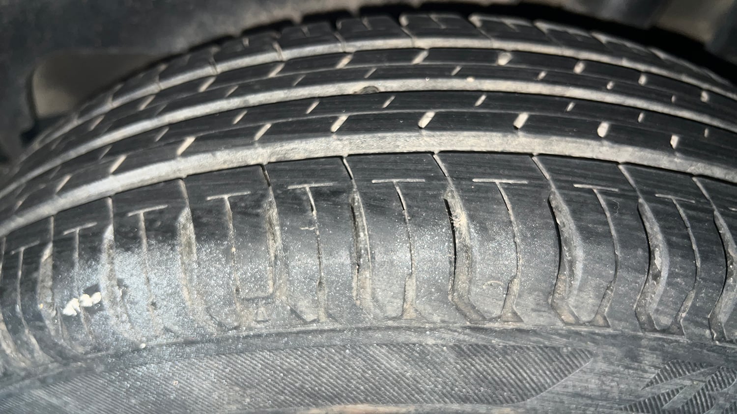 Used 2018 Maruti Suzuki Dzire VDi Diesel Manual tyres LEFT REAR TYRE TREAD VIEW