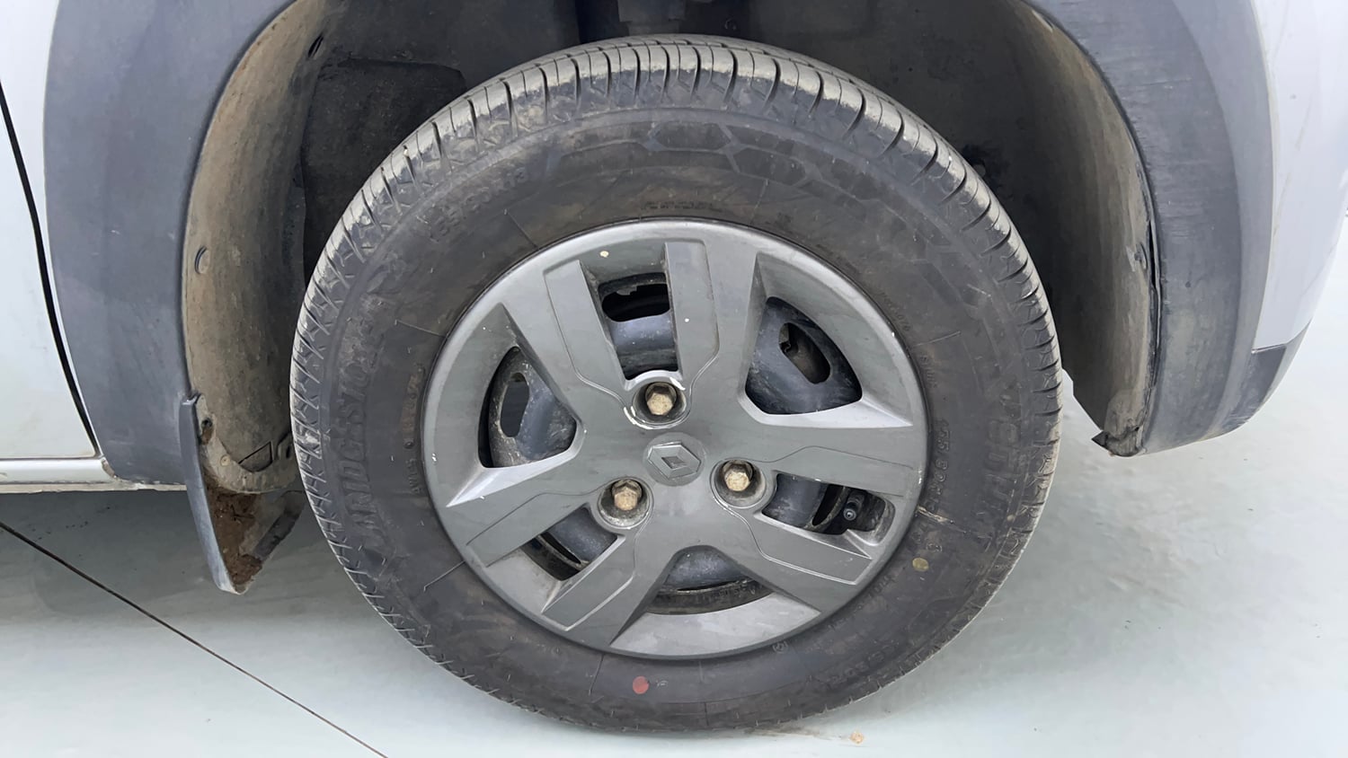 Used 2019 Renault Kwid 1.0 RXT AMT Opt Petrol Automatic tyres RIGHT FRONT TYRE RIM VIEW