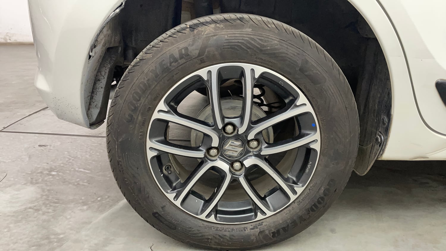 Used 2020 Maruti Suzuki Swift ZXi Plus AMT Petrol Automatic tyres RIGHT REAR TYRE RIM VIEW