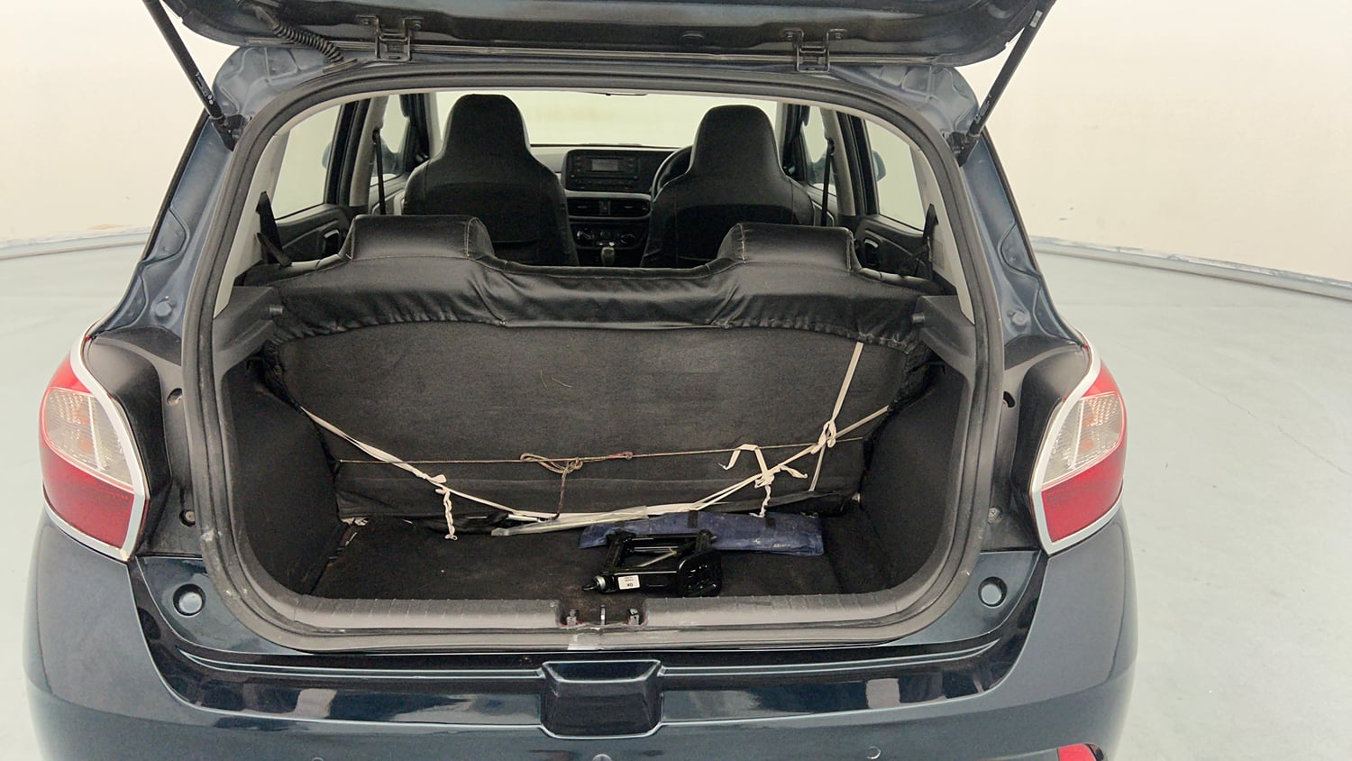 Used 2020 Hyundai Grand i10 Nios Magna 1.2 Kappa VTVT Petrol Manual interior DICKY INSIDE VIEW
