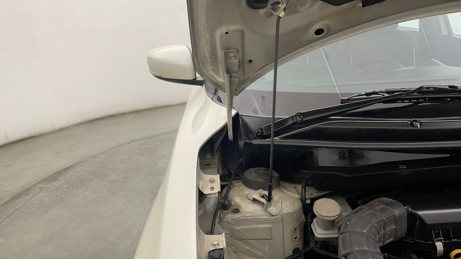 Used 2020 Maruti Suzuki Swift ZXi Plus AMT Petrol Automatic engine ENGINE RIGHT SIDE HINGE & APRON VIEW
