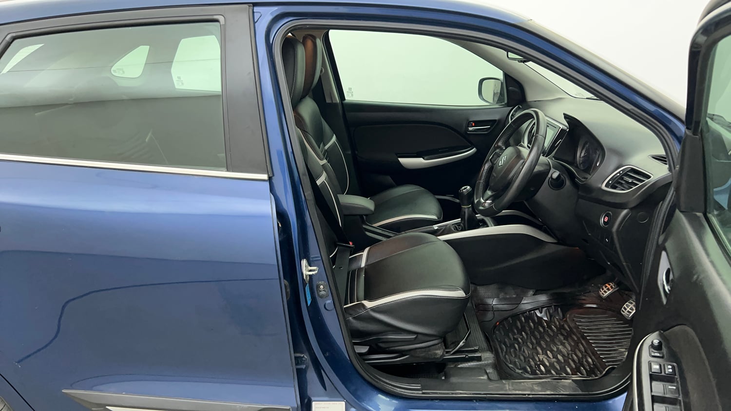 Used 2018 Maruti Suzuki Baleno Alpha 1.2 Petrol Manual interior RIGHT SIDE FRONT DOOR CABIN VIEW