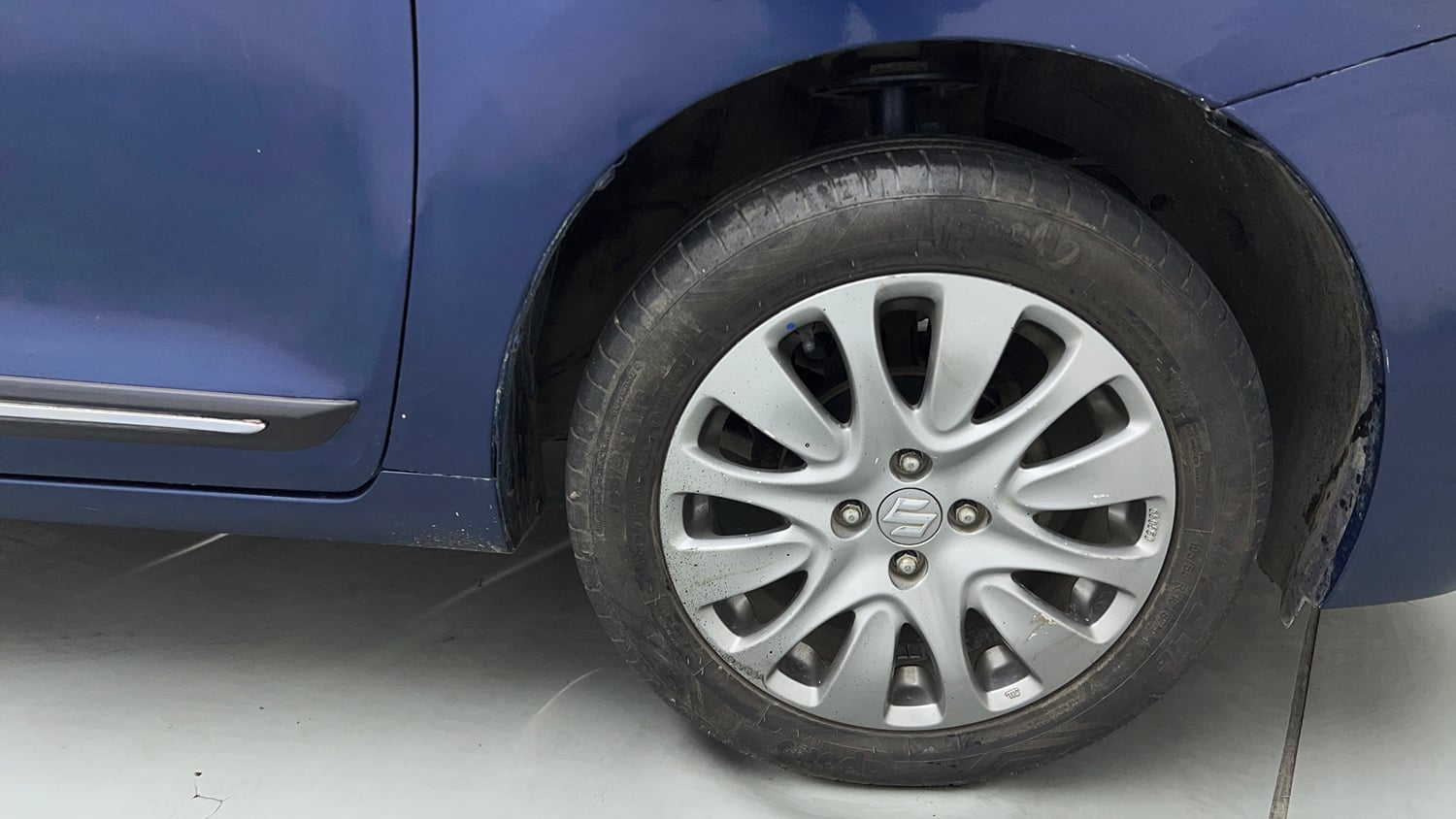 Used 2017 Maruti Suzuki Baleno Alpha 1.2 Petrol Manual tyres RIGHT FRONT TYRE RIM VIEW