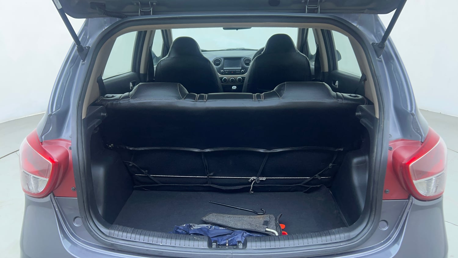 Used 2018 Hyundai Grand i10 Sportz 1.2 Kappa VTVT Petrol Manual interior DICKY INSIDE VIEW