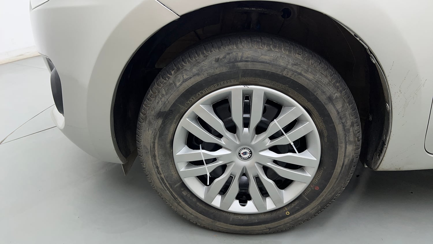 Used 2021 Maruti Suzuki Swift VXi Petrol Manual tyres LEFT FRONT TYRE RIM VIEW
