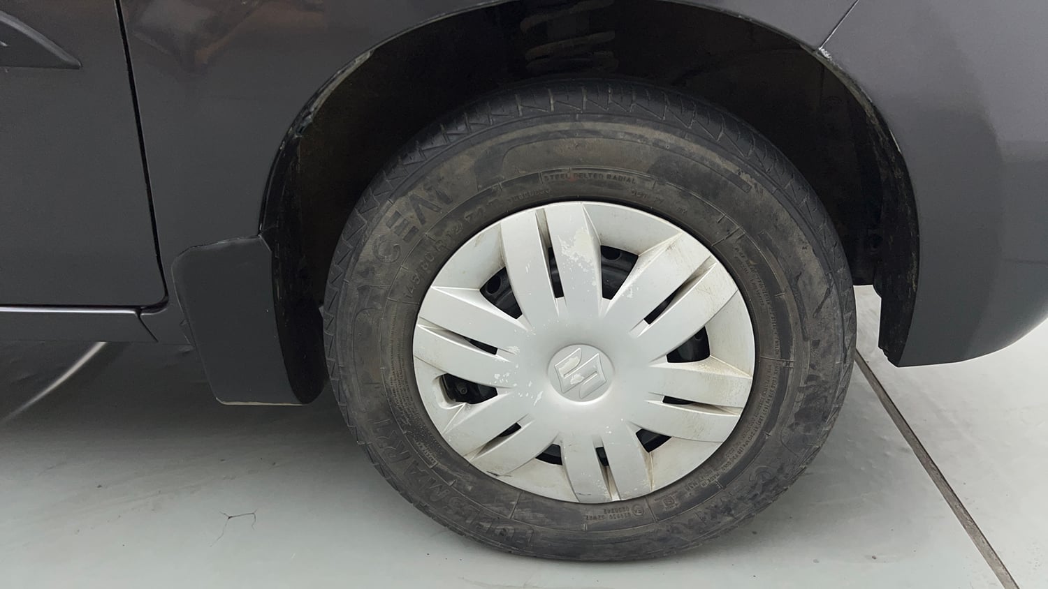 Used 2021 Maruti Suzuki Alto 800 VXi Petrol Manual tyres RIGHT FRONT TYRE RIM VIEW