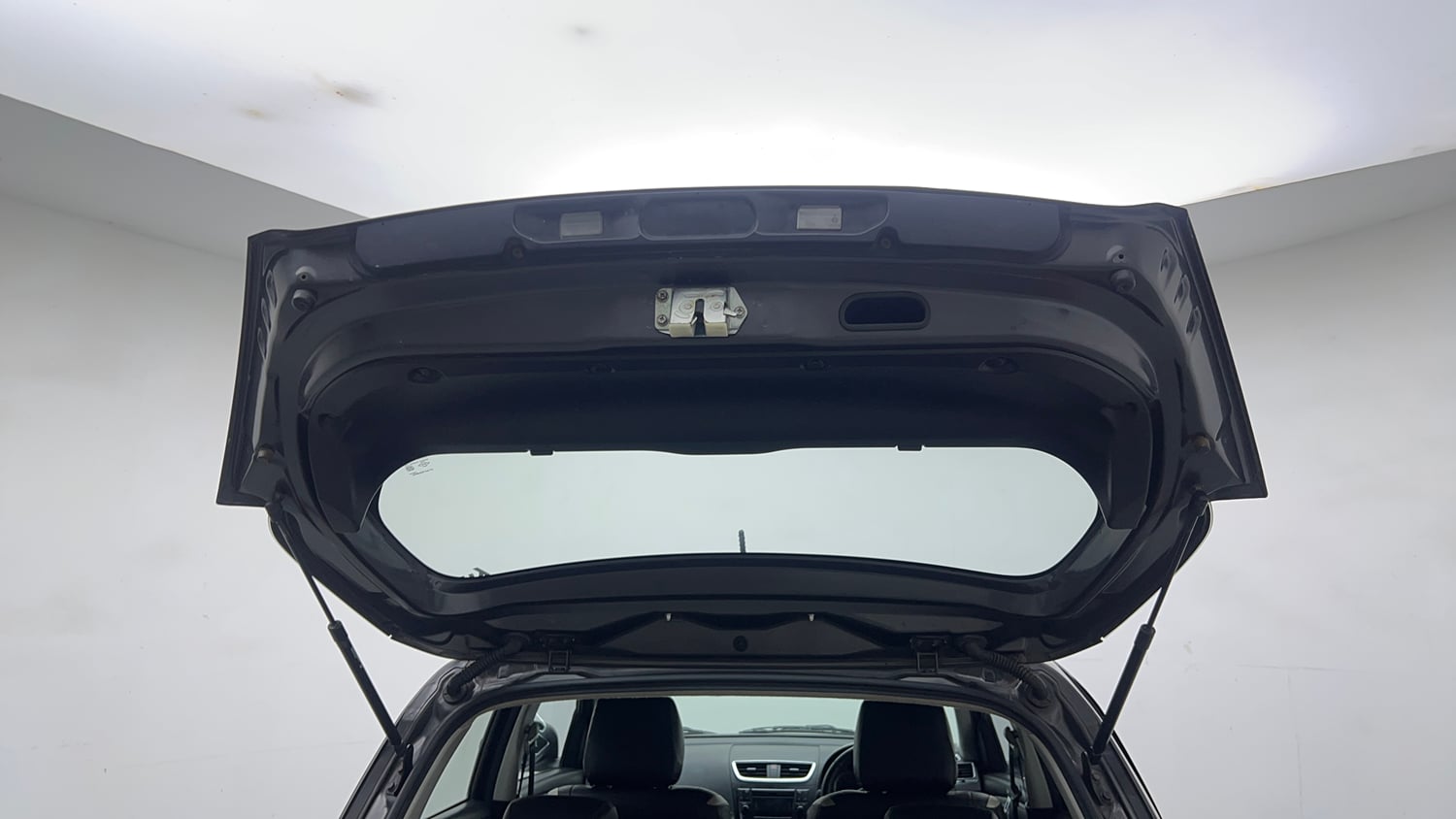 Used 2015 Maruti Suzuki Swift VXi Petrol Manual interior DICKY DOOR OPEN VIEW