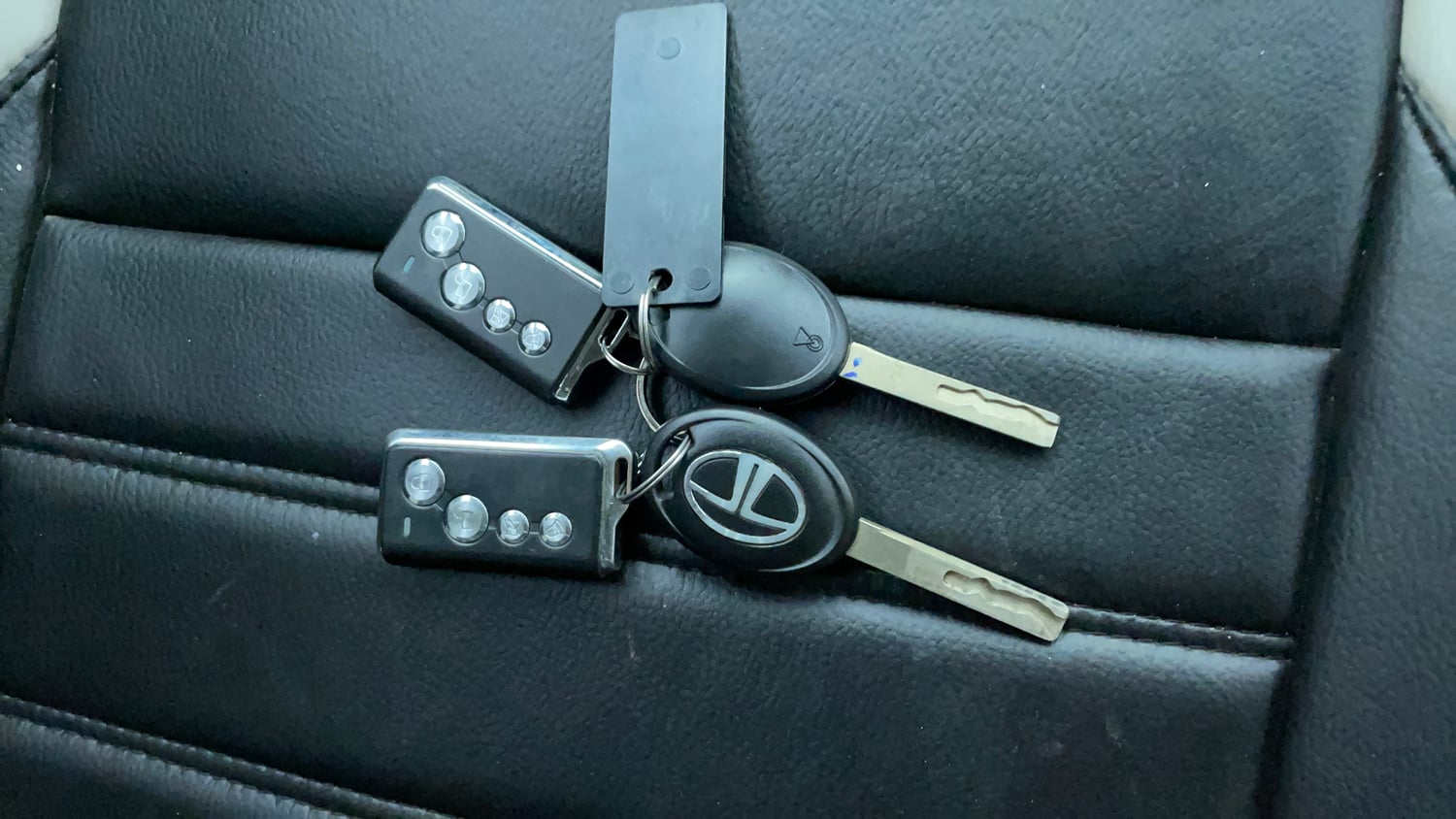 Used 2025 Tata Punch Pure MT Petrol Manual extra CAR KEY VIEW