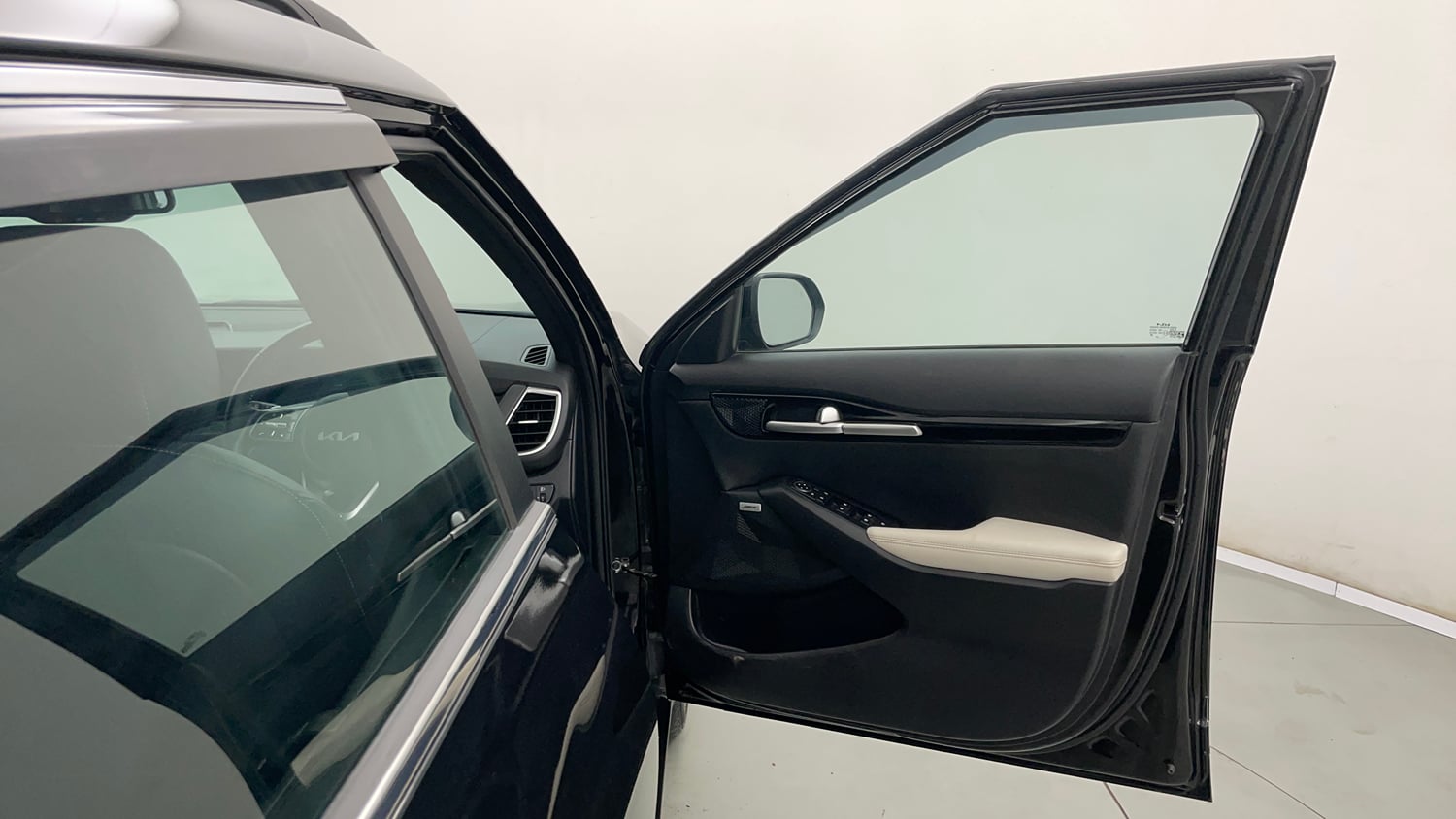 Used 2025 Kia Seltos GTX Plus 1.5 Diesel AT Diesel Automatic interior RIGHT FRONT DOOR OPEN VIEW
