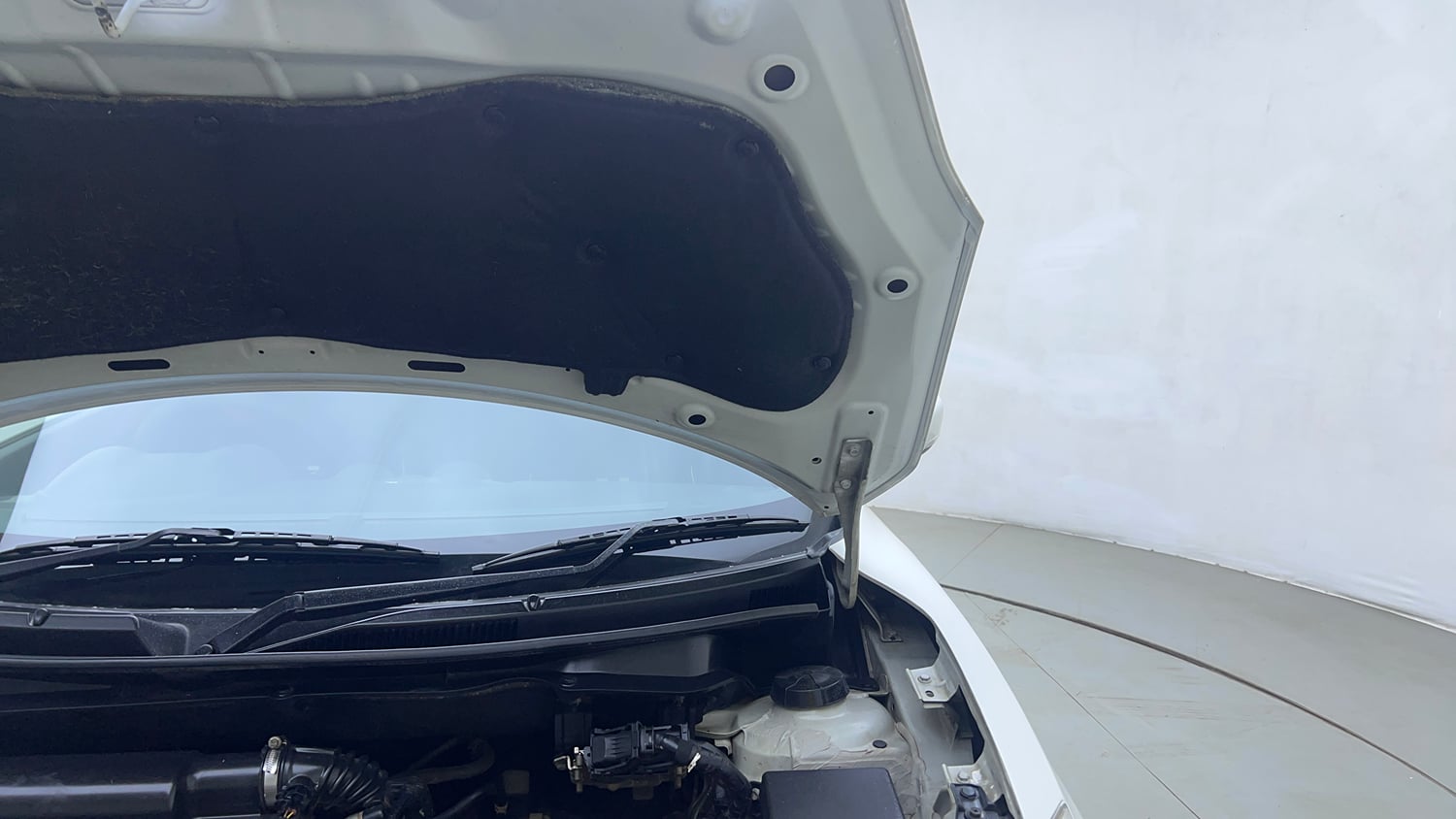 Used 2018 Maruti Suzuki Swift ZXi AMT Petrol Automatic engine ENGINE LEFT SIDE HINGE & APRON VIEW