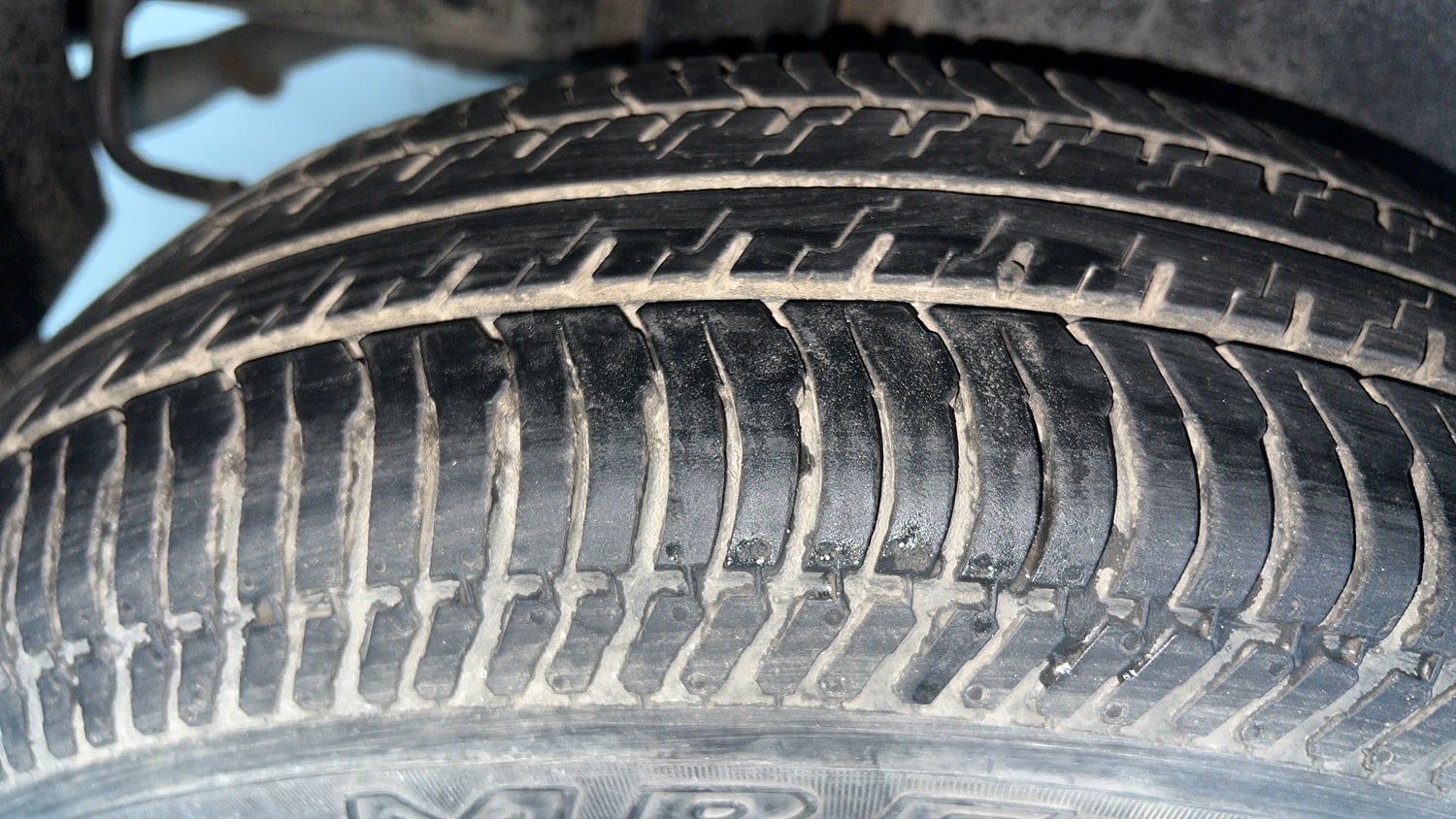 Used 2015 Maruti Suzuki Swift VXi Petrol Manual tyres RIGHT REAR TYRE TREAD VIEW
