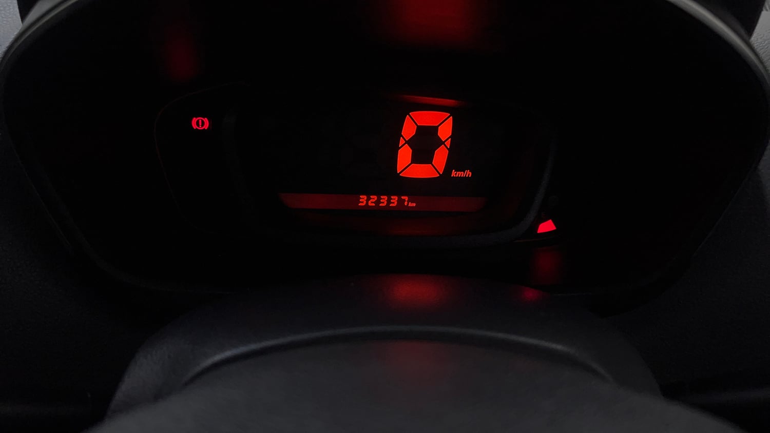 Used 2016 Renault Kwid RXT Petrol Manual interior CLUSTERMETER VIEW