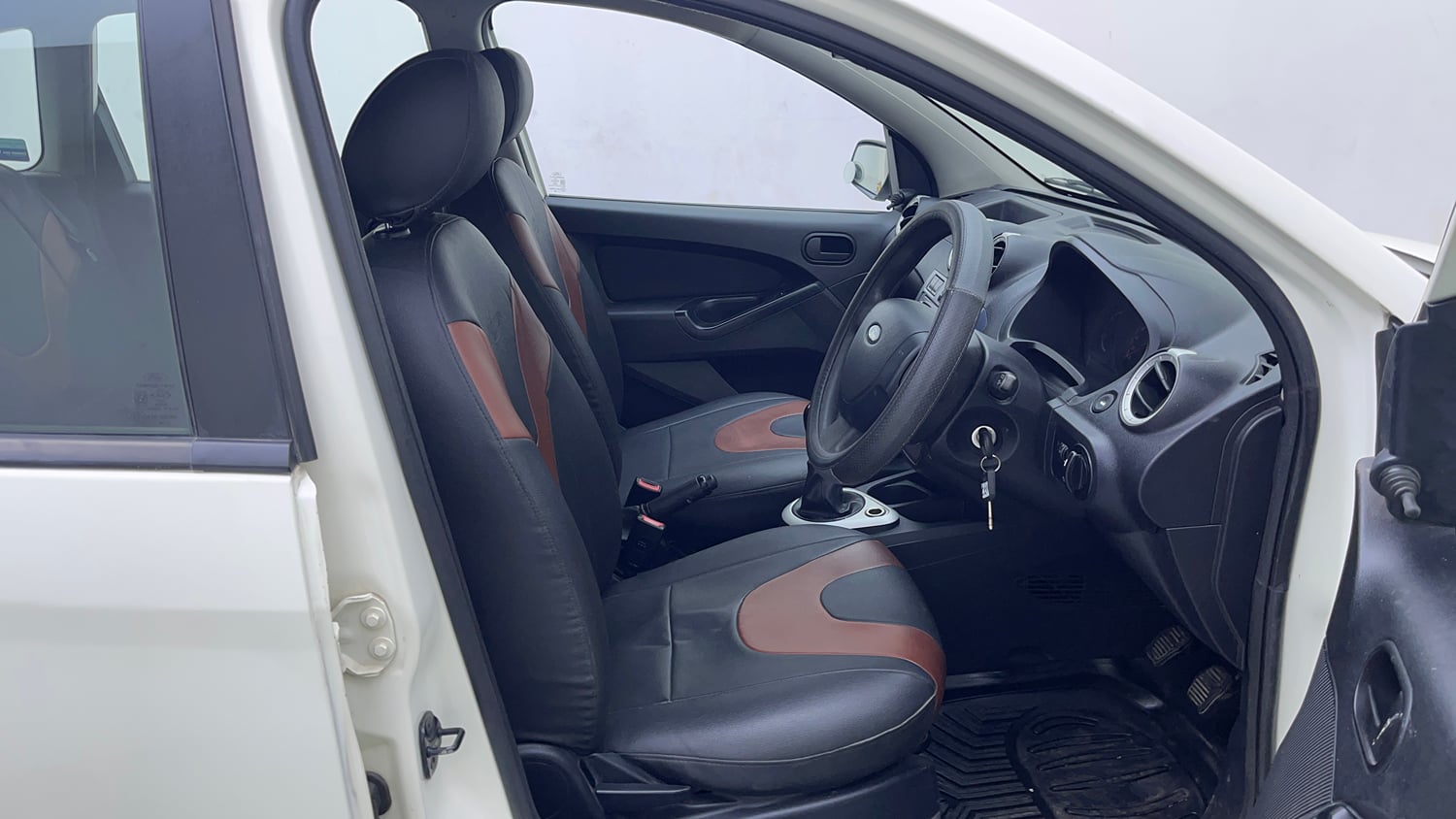 Used 2014 Ford Figo Duratorq Diesel EXI 1.4 Diesel Manual interior RIGHT SIDE FRONT DOOR CABIN VIEW