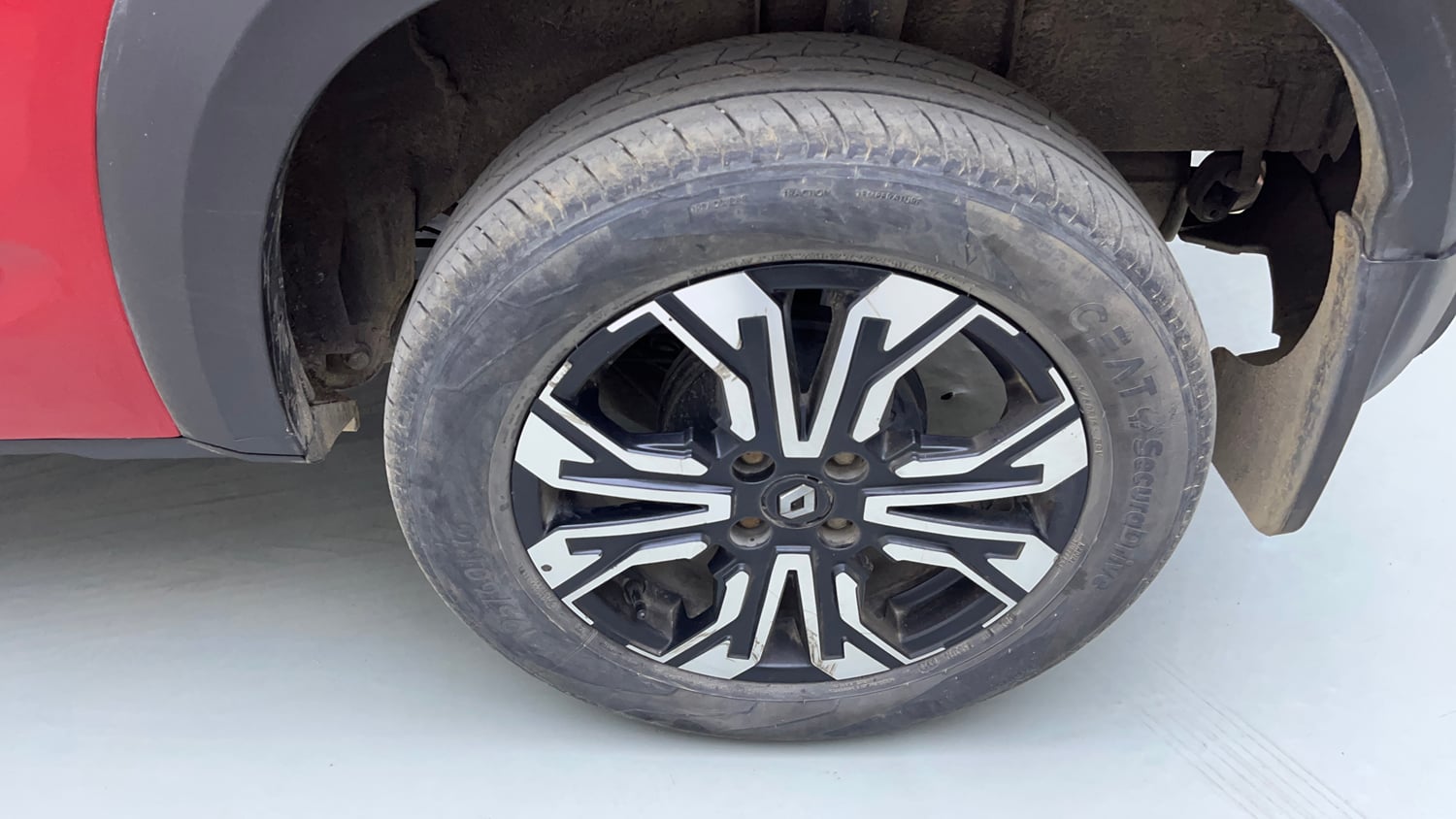 Used 2022 Renault Kiger RXZ Turbo CVT Petrol Automatic tyres LEFT REAR TYRE RIM VIEW