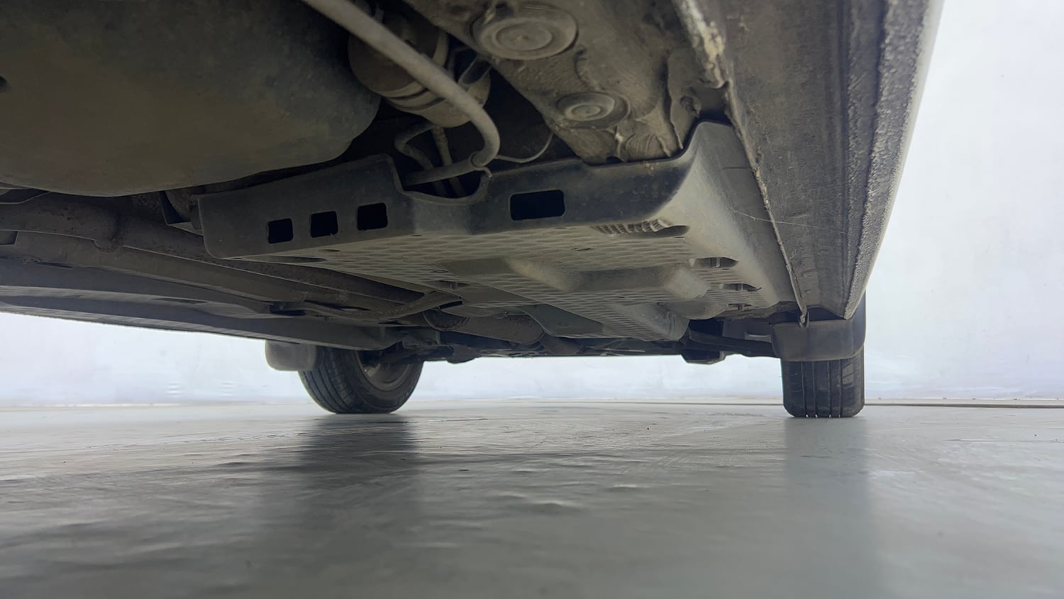 Used 2018 Volkswagen Ameo Comfortline 1.2L (P) Petrol Manual extra REAR RIGHT UNDERBODY VIEW