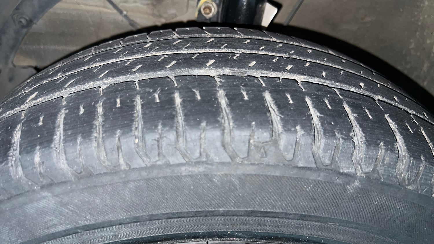Used 2019 Maruti Suzuki XL6 Alpha AT Petrol Petrol Automatic tyres LEFT FRONT TYRE TREAD VIEW