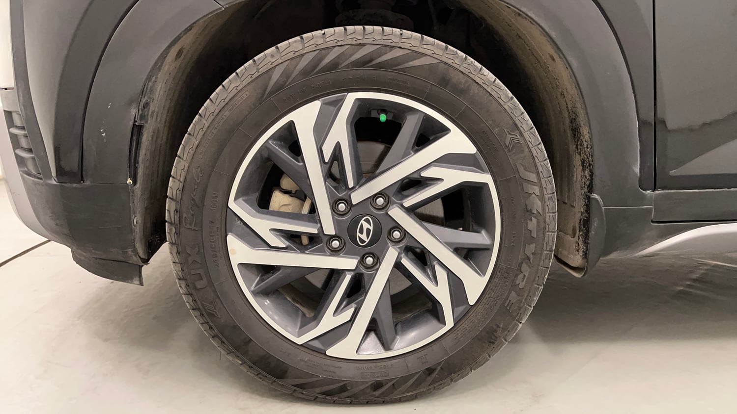 Used 2024 Hyundai Creta 1.5 MPi Petrol IVT SX(O) Petrol Automatic tyres LEFT FRONT TYRE RIM VIEW