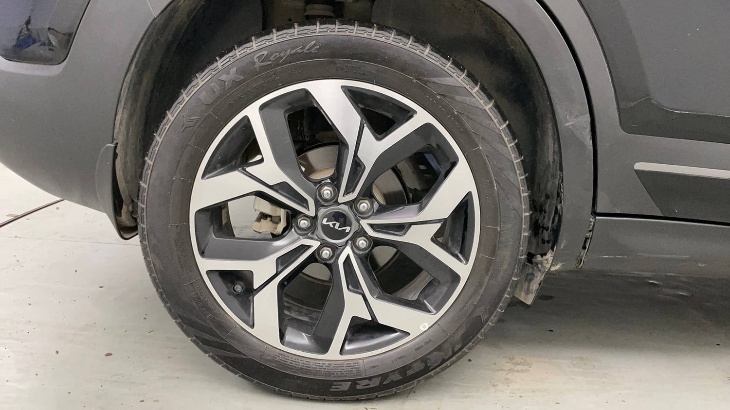Used 2025 Kia Seltos GTX Plus 1.5 Diesel AT Diesel Automatic tyres RIGHT REAR TYRE RIM VIEW