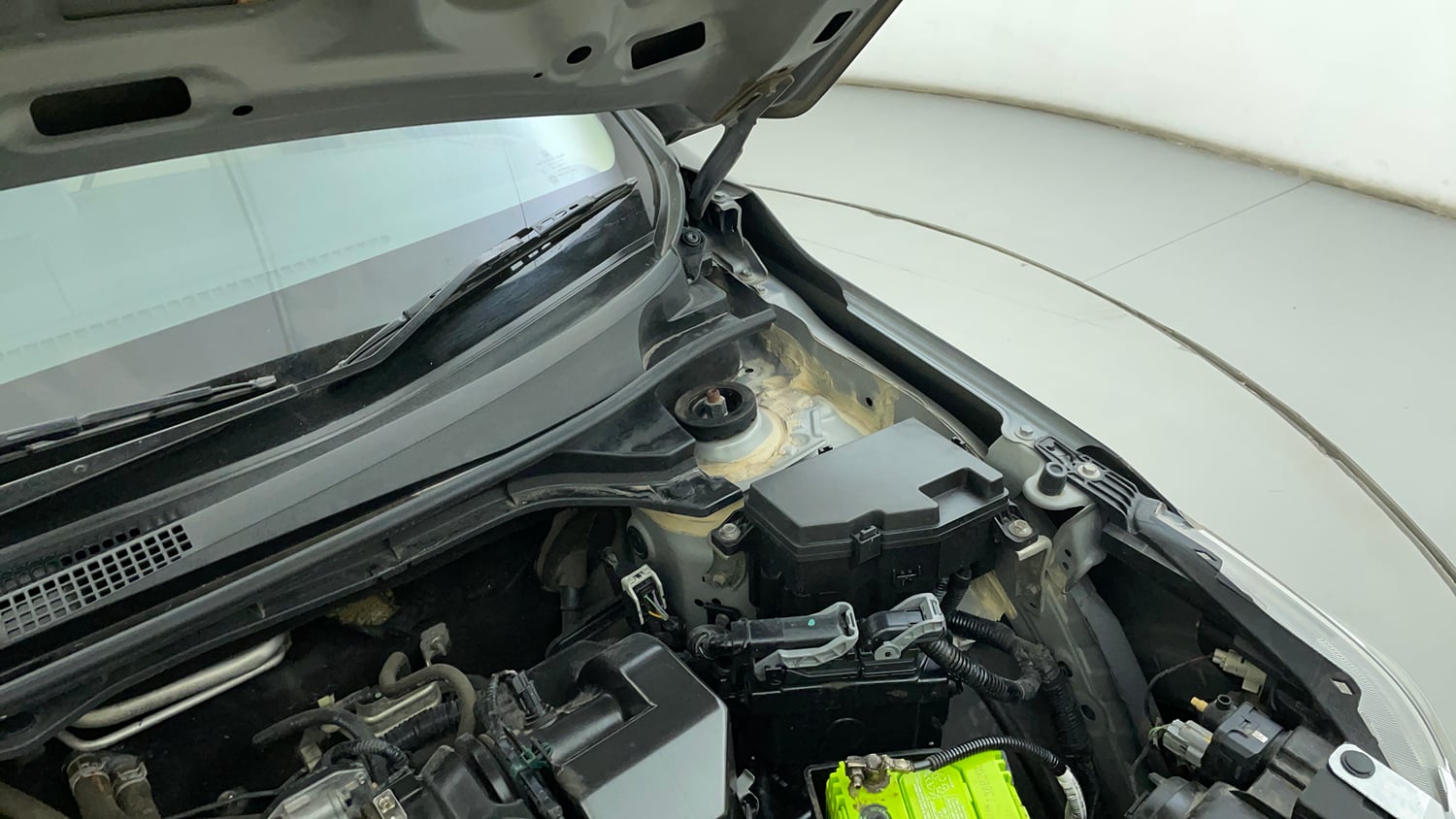 Used 2019 Honda Amaze 1.2 V CVT Petrol Petrol Automatic engine ENGINE LEFT SIDE HINGE & APRON VIEW