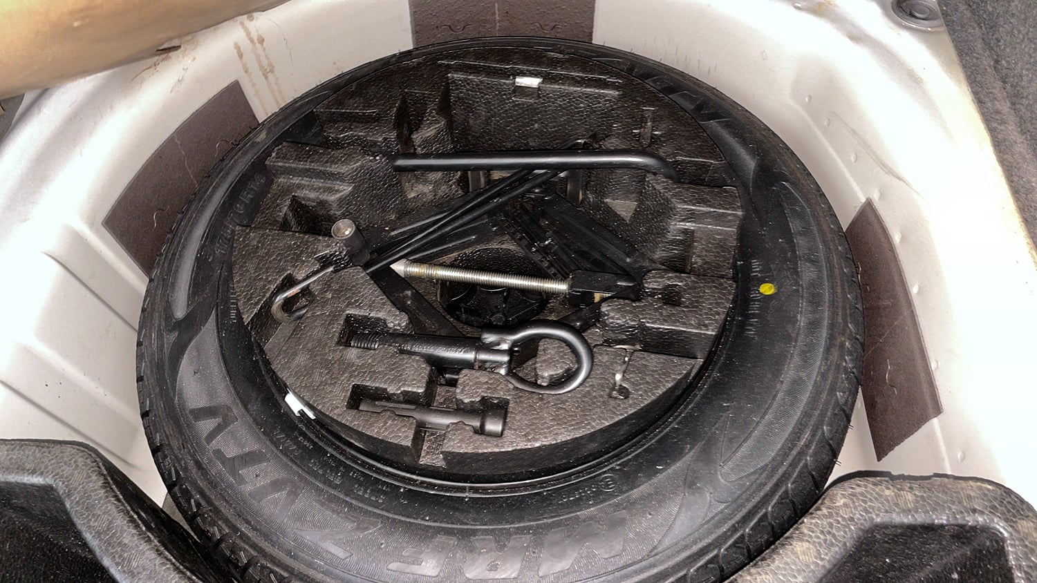 Used 2015 Volkswagen Vento Highline Petrol Petrol Manual tyres SPARE TYRE VIEW