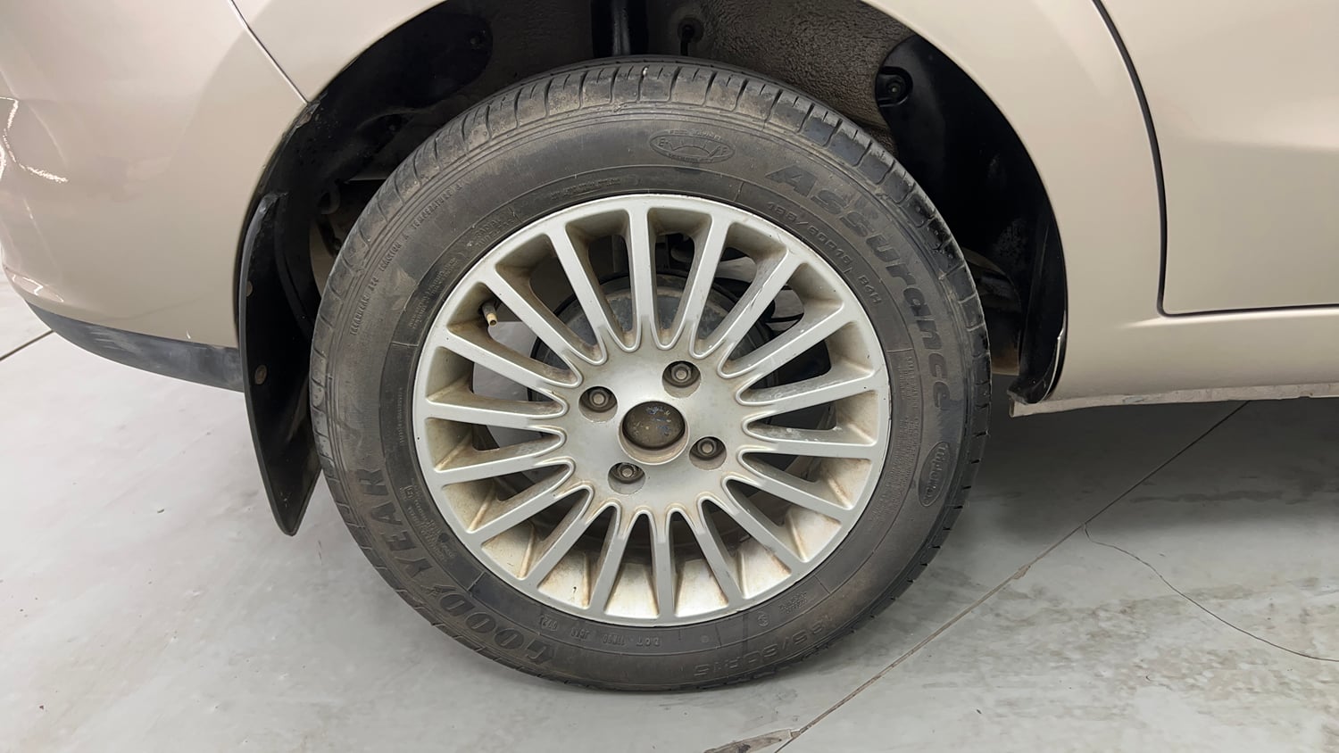Used 2014 Tata Zest XMS Petrol Petrol Manual tyres RIGHT REAR TYRE RIM VIEW