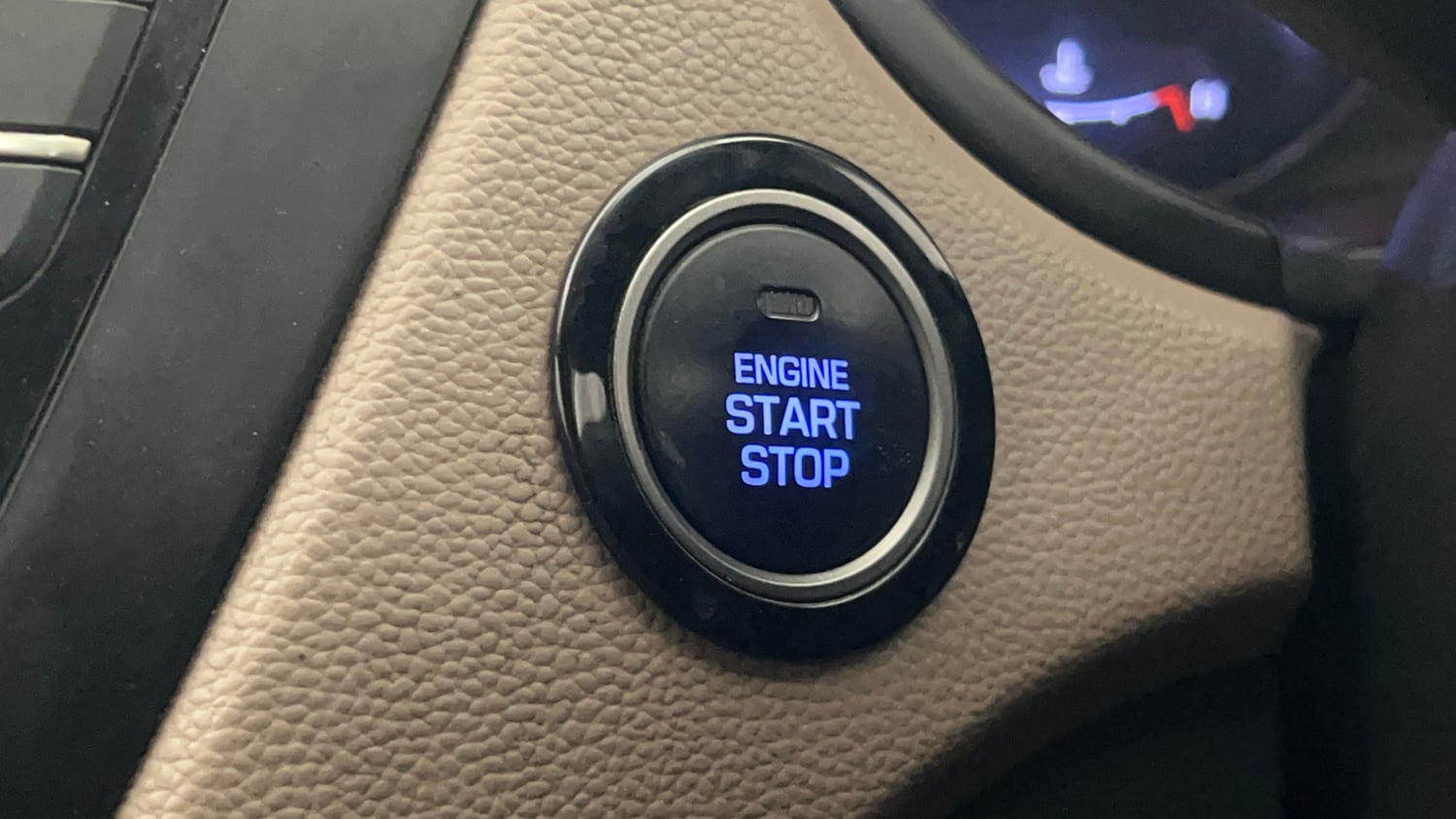 Used 2017 Hyundai Elite i20 Asta 1.2 (O) Petrol Manual top_features Keyless start