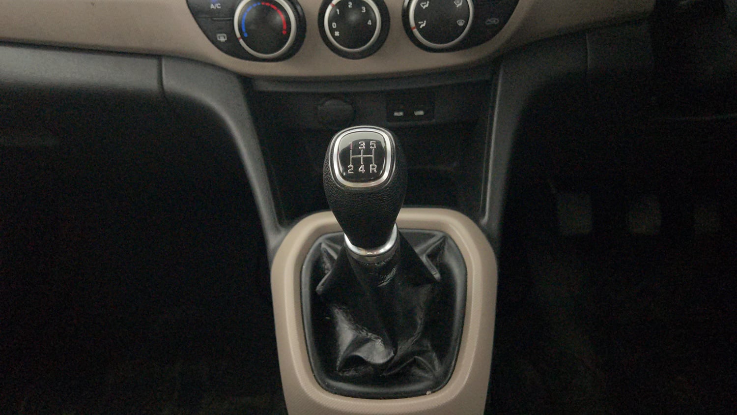 Used 2015 Hyundai Grand i10 Sportz 1.2 Kappa VTVT Petrol Manual interior GEAR  KNOB VIEW