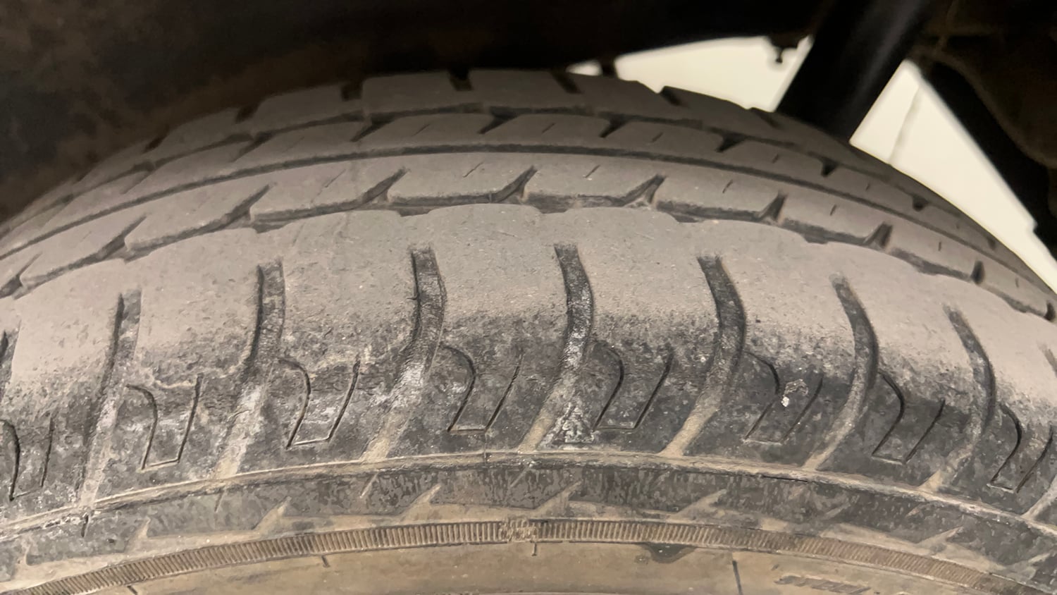 Used 2014 Maruti Suzuki Wagon R VXI Petrol Manual tyres LEFT REAR TYRE TREAD VIEW