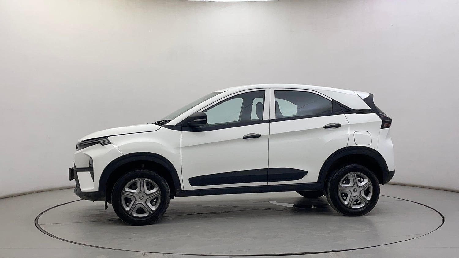 Used 2024 Tata Nexon Smart 1.2 Revotron Petrol 5MT Petrol Manual exterior LEFT SIDE VIEW