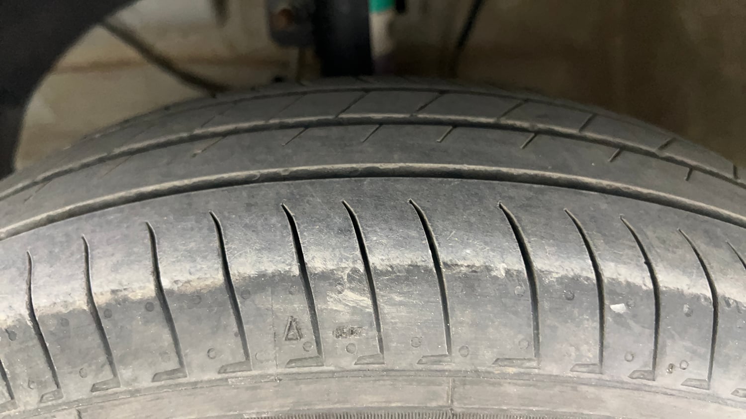 Used 2025 Maruti Suzuki Dzire VXi CNG Cng Manual tyres LEFT FRONT TYRE TREAD VIEW
