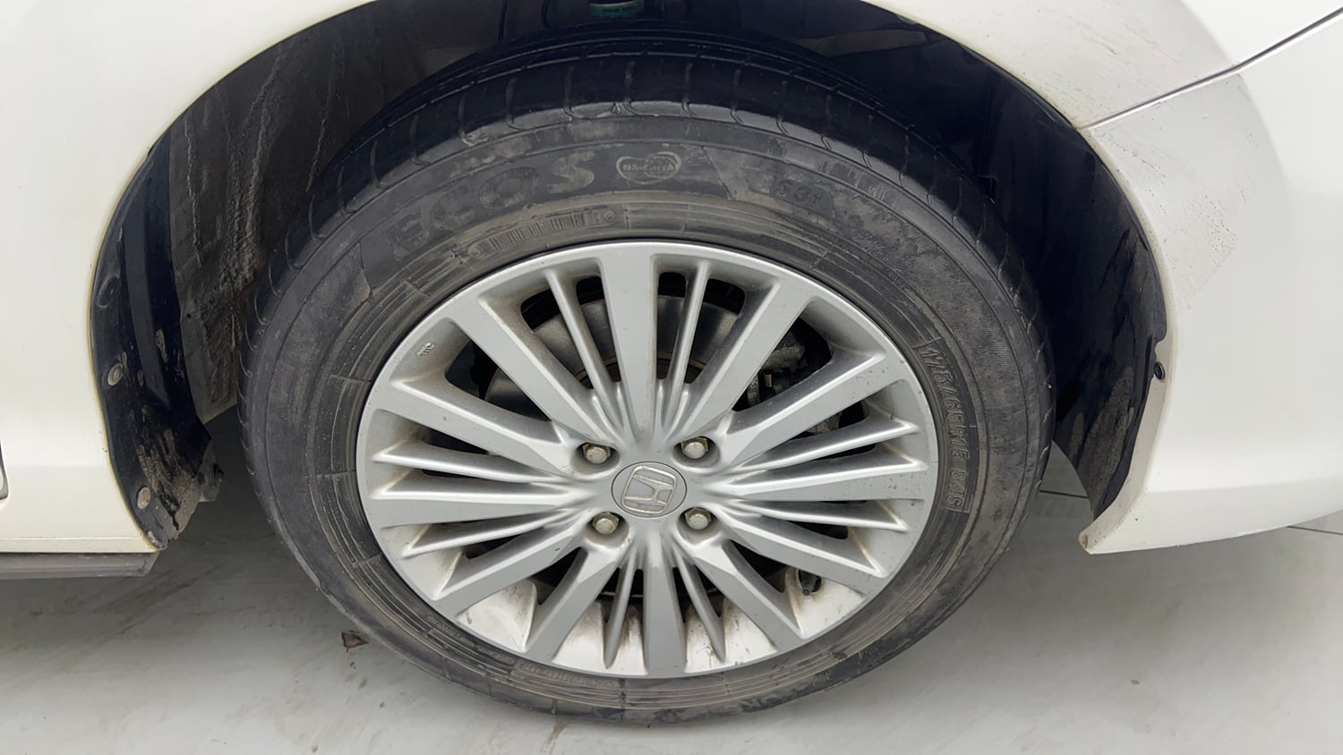 Used 2022 Honda City V Petrol Petrol Manual tyres RIGHT FRONT TYRE RIM VIEW