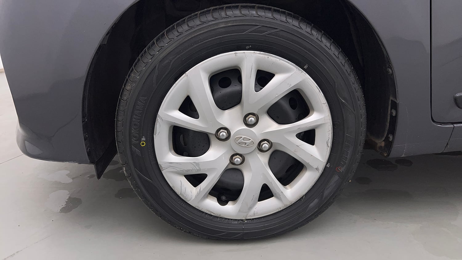 Used 2018 Hyundai Grand i10 Sportz 1.2 Kappa VTVT Petrol Manual tyres LEFT FRONT TYRE RIM VIEW