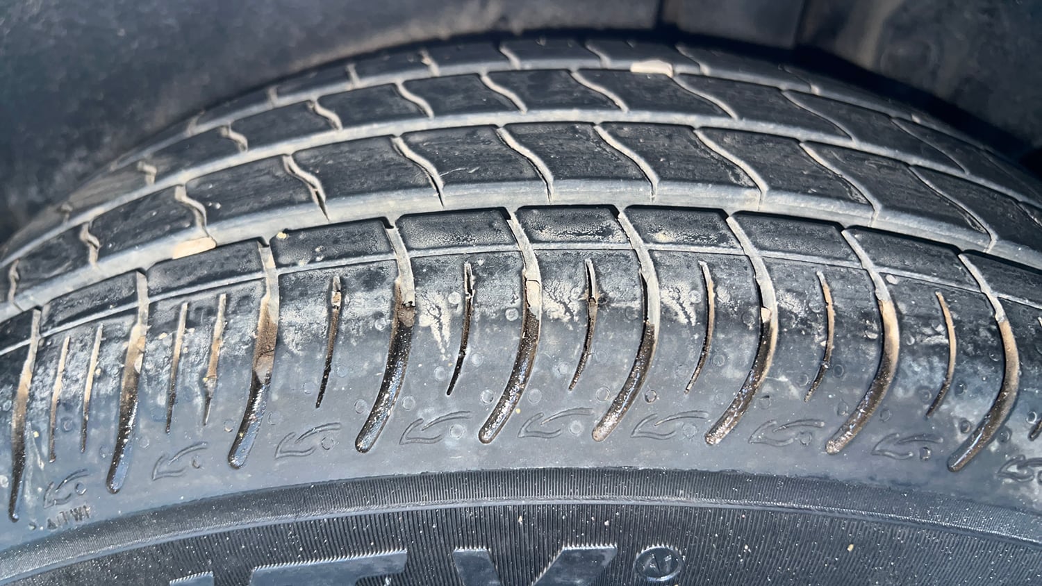 Used 2013 Maruti Suzuki Ertiga Vxi Petrol Manual tyres LEFT REAR TYRE TREAD VIEW