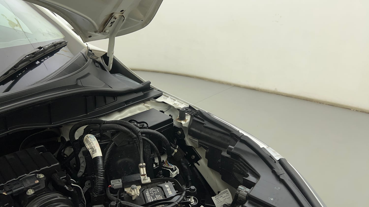 Used 2025 Honda City ZX Petrol CVT Petrol Automatic engine ENGINE LEFT SIDE HINGE & APRON VIEW