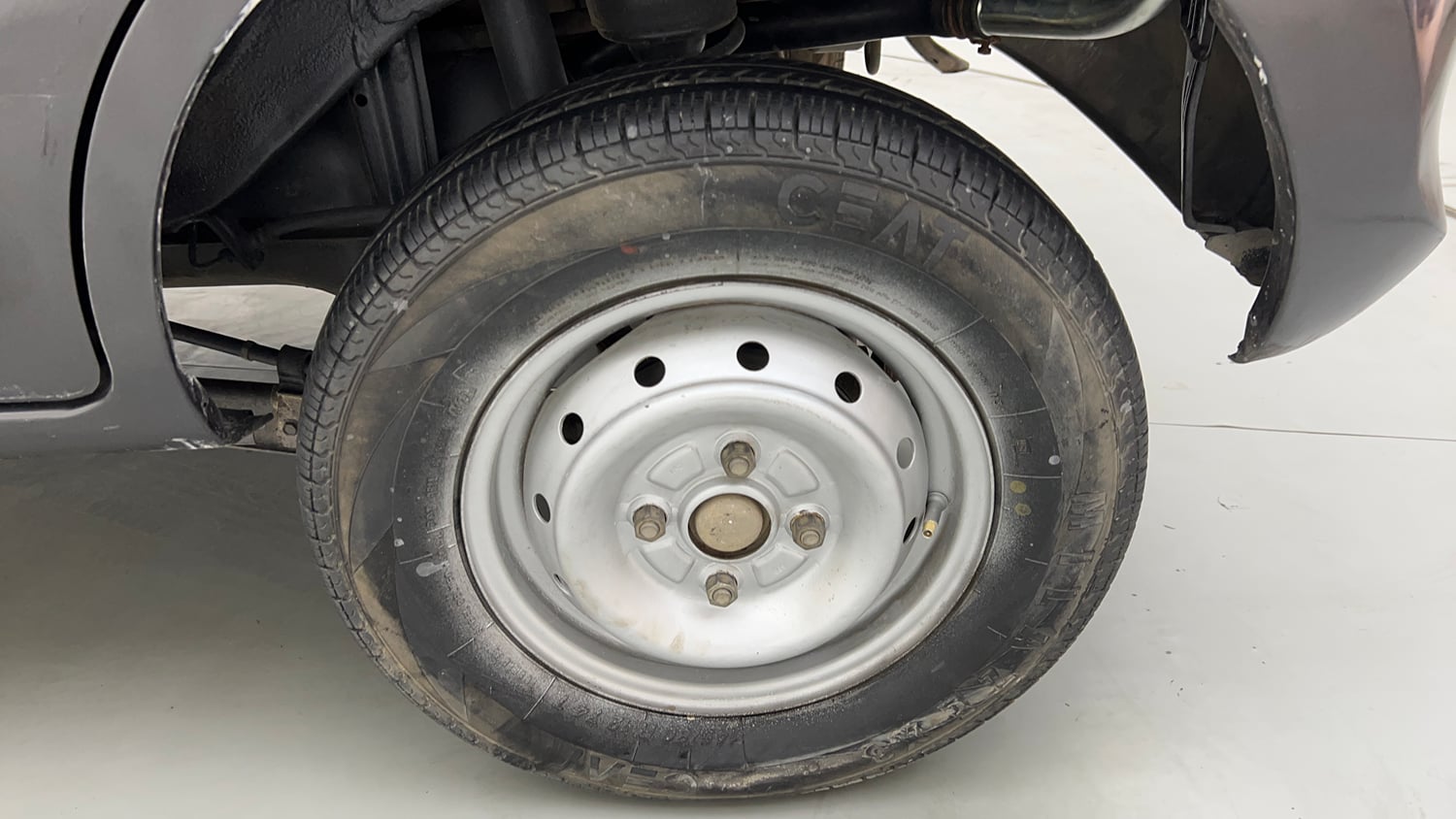 Used 2018 Maruti Suzuki Alto 800 VXi Petrol Manual tyres LEFT REAR TYRE RIM VIEW