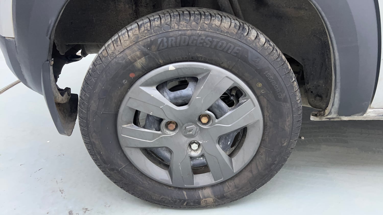 Used 2019 Renault Kwid 1.0 RXT AMT Opt Petrol Automatic tyres RIGHT REAR TYRE RIM VIEW